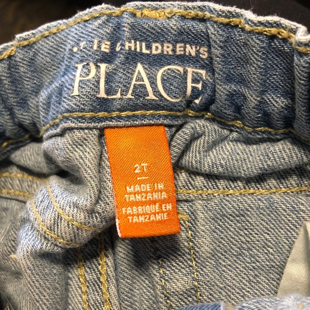 The children’s place size 2T denim shorts button snap light wash
